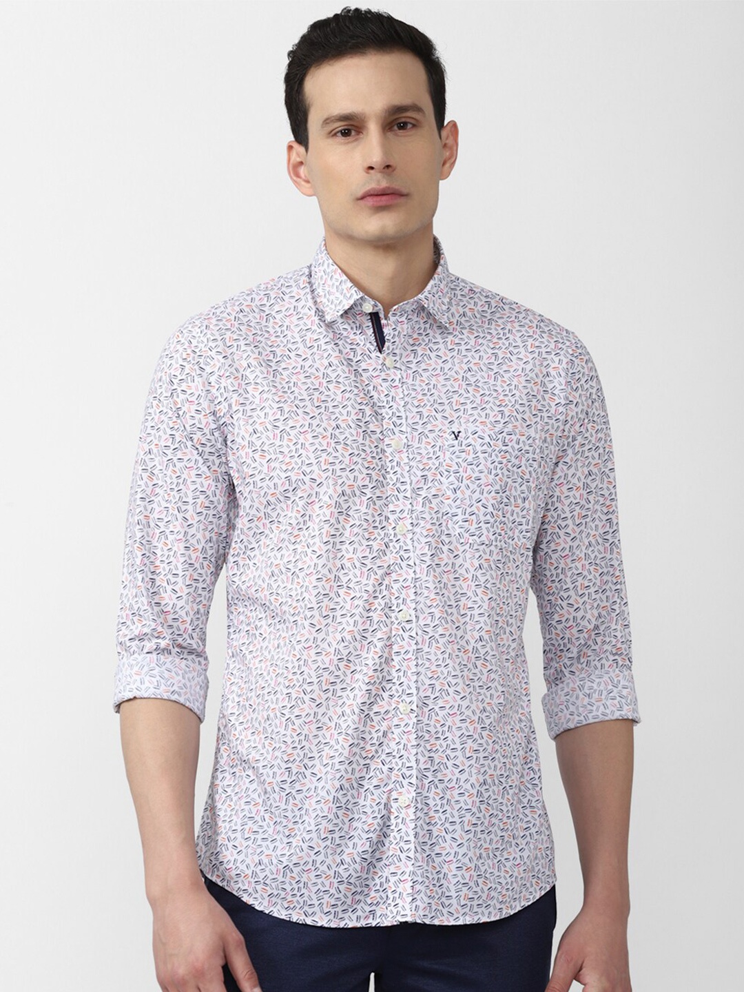 

Van Heusen Sport Men Blue Cotton Slim Fit Floral Printed Casual Shirt