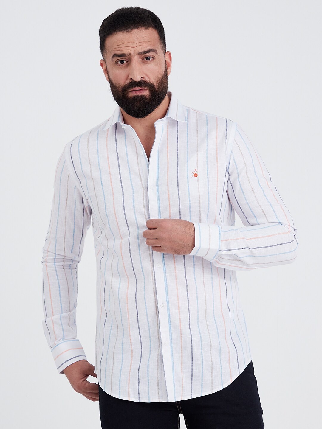 

MR BUTTON Men White Slim Fit Striped Casual Shirt