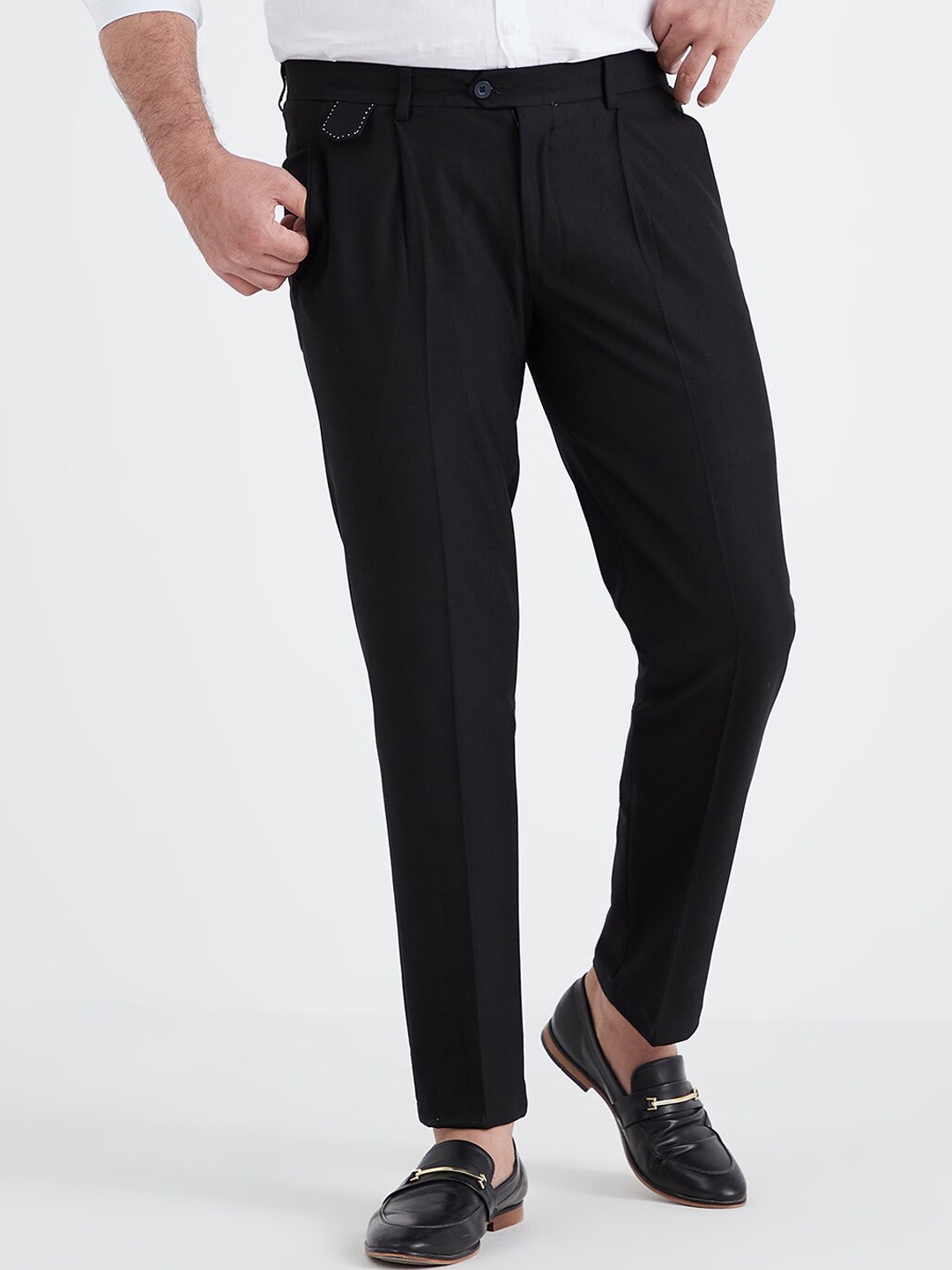 

MR BUTTON Men Black Slim Fit Pleated Trousers