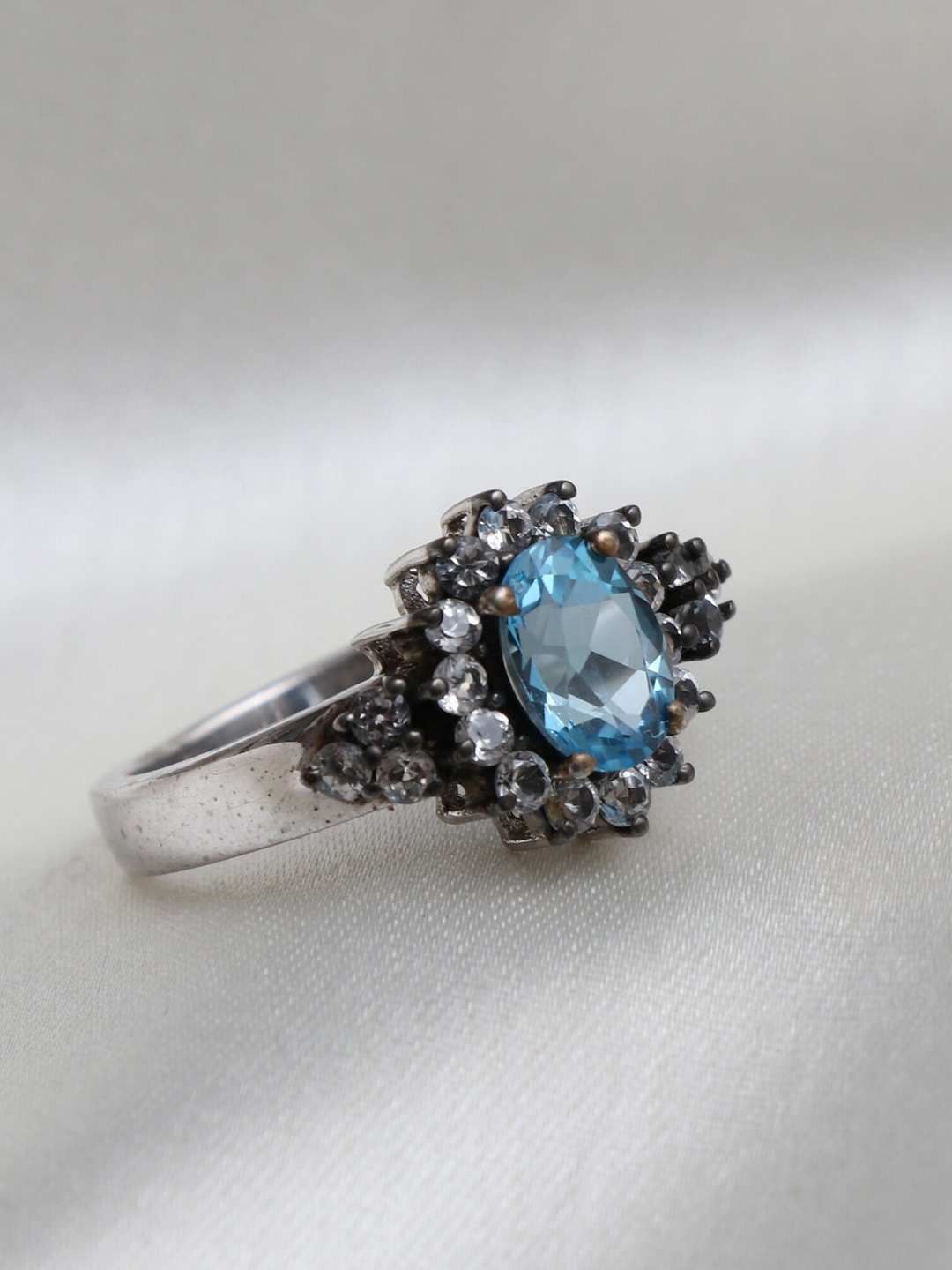 

HIFLYER JEWELS Women Rhodium-Plated Blue & White Stone Studded Finger Ring, Silver