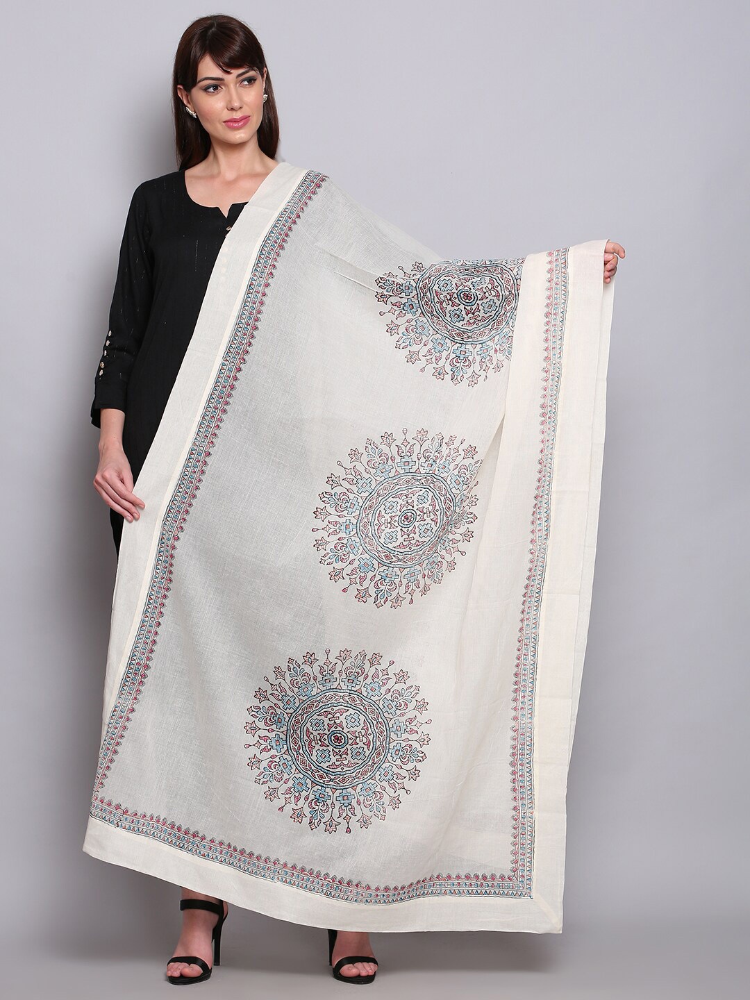 

Miaz Lifestyle Off White & Blue Ethnic Motifs Printed Pure Cotton Block Print Dupatta with Kantha Work