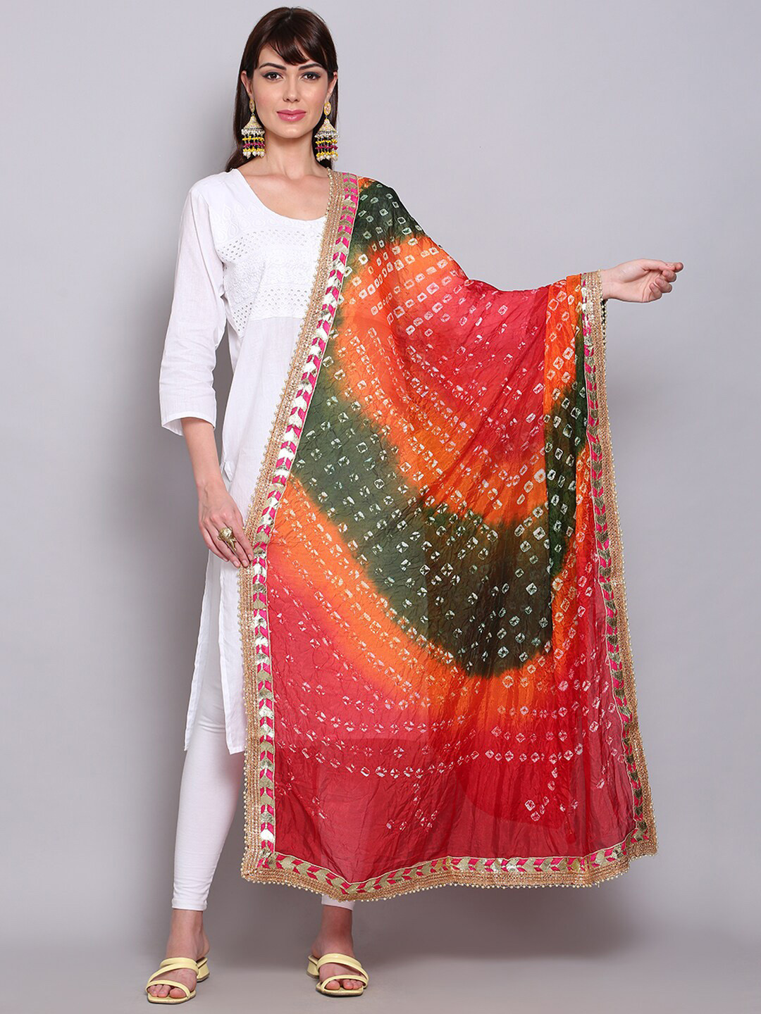 

Miaz Lifestyle Red & Green Woven Design Art Silk Bandhani Dupatta with Gotta Patti