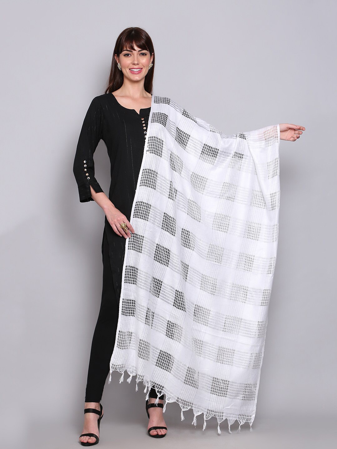 

Miaz Lifestyle Women White Checked Pure Cotton Dupatta