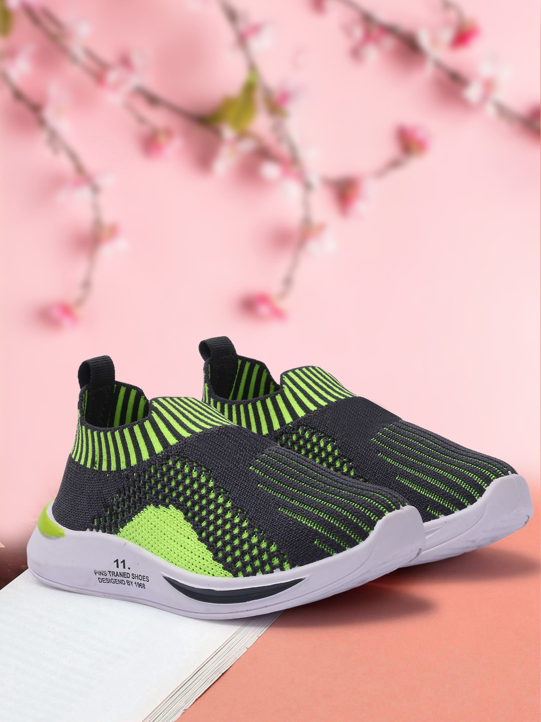 

YK Boys Grey Woven Design Sneakers