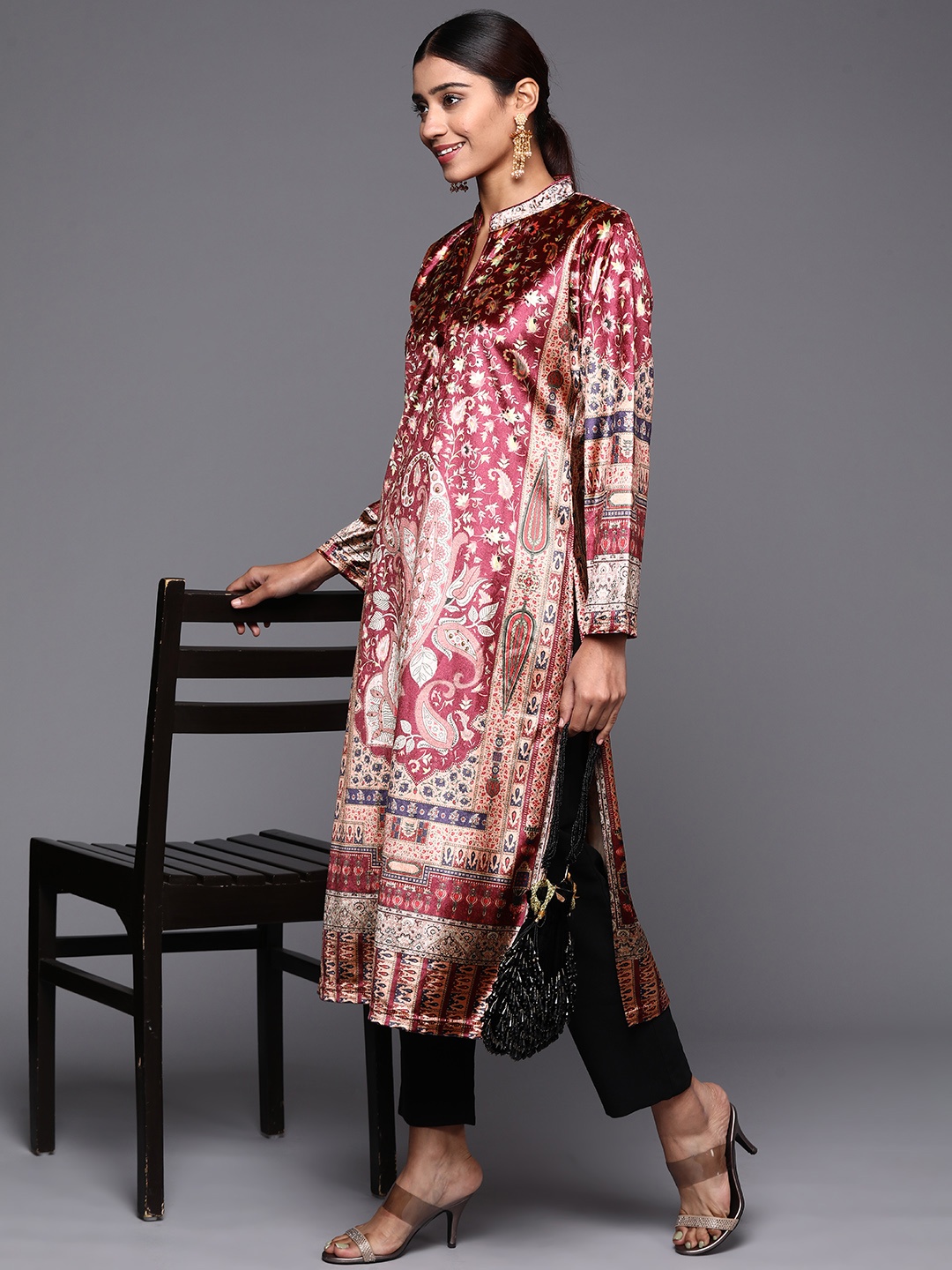

Libas Women Maroon & Beige Paisley Motifs Printed Straight Velvet Kurta
