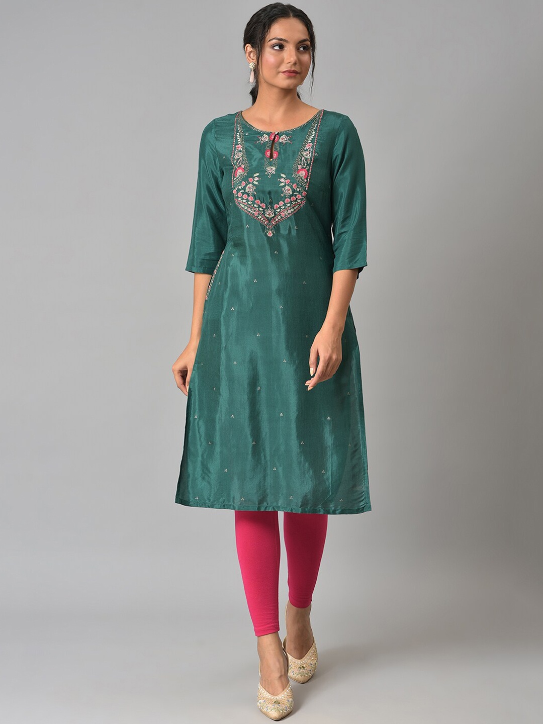 

W Women Green Ethnic Motifs Embroidered Keyhole Neck Thread Work Kurta