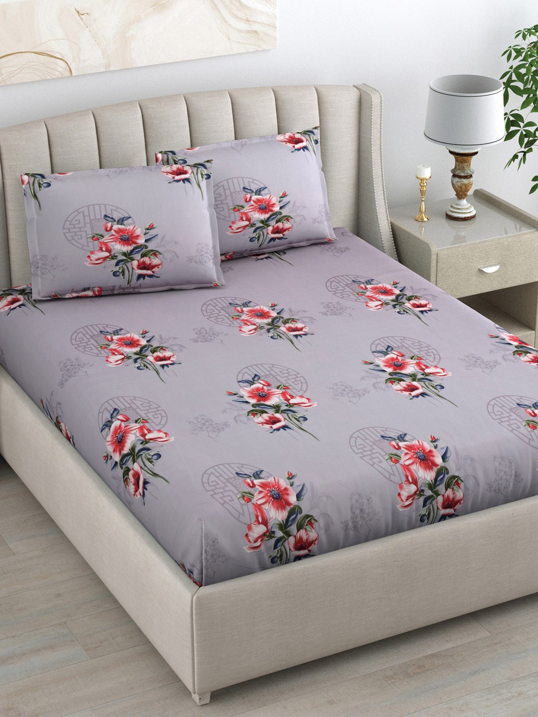 

DREAM WEAVERZ Grey & Coral Printed 220 TC Glazed Cotton King Bedsheet with 2 Pillow Covers