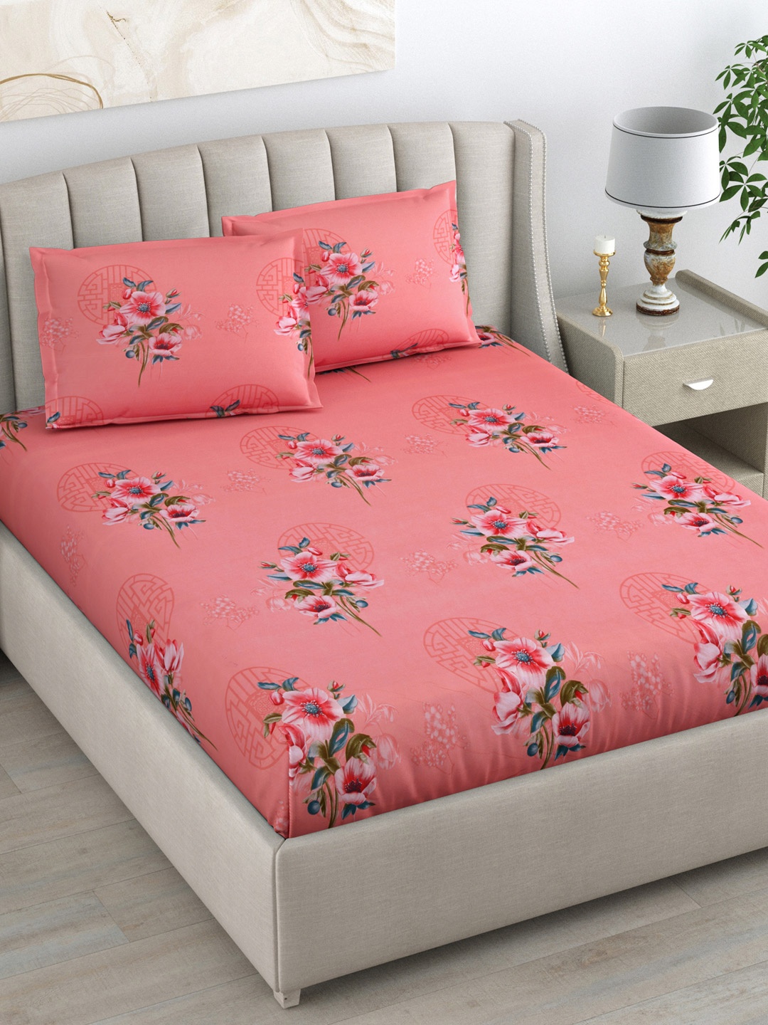

DREAM WEAVERZ 220 TC Queen Peach & White Floral Bedsheet with 2 Pillow Covers