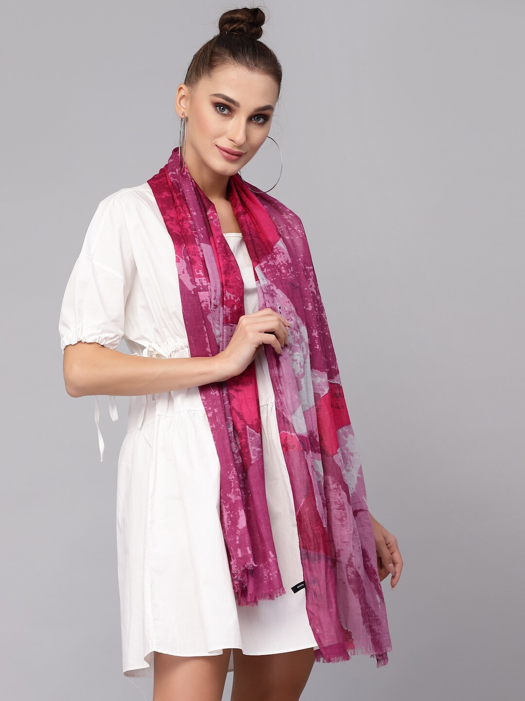 

J Style Women Pink & White Printed Stole