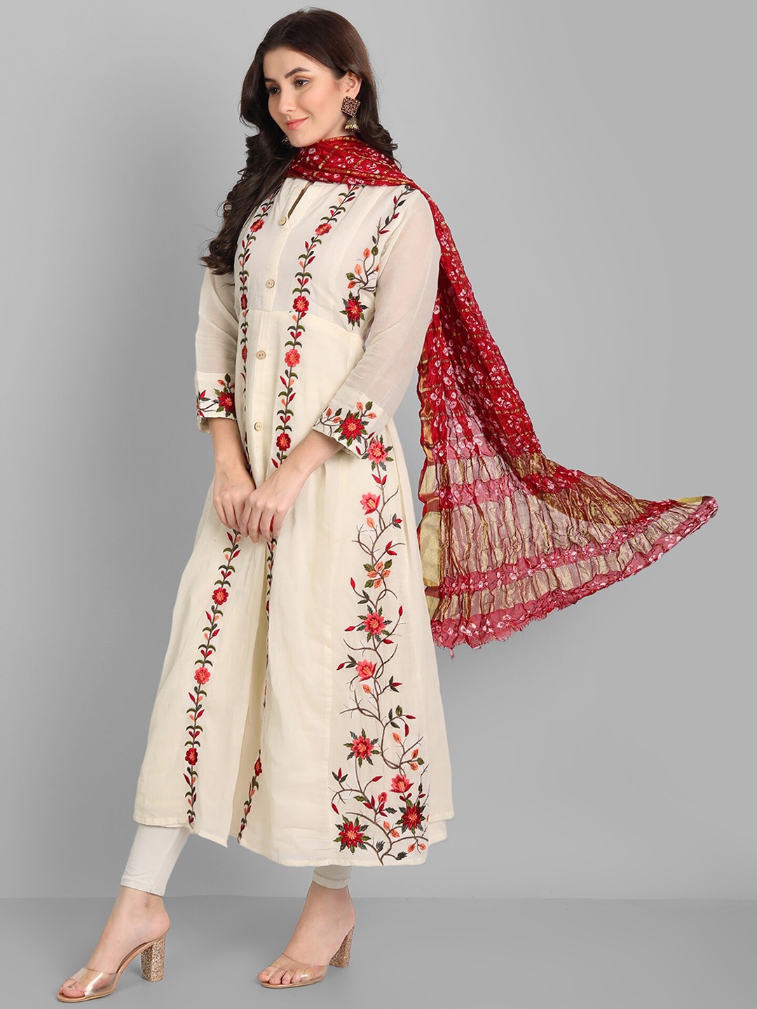 

Pakiza Women Off White Printed Floral Kurta