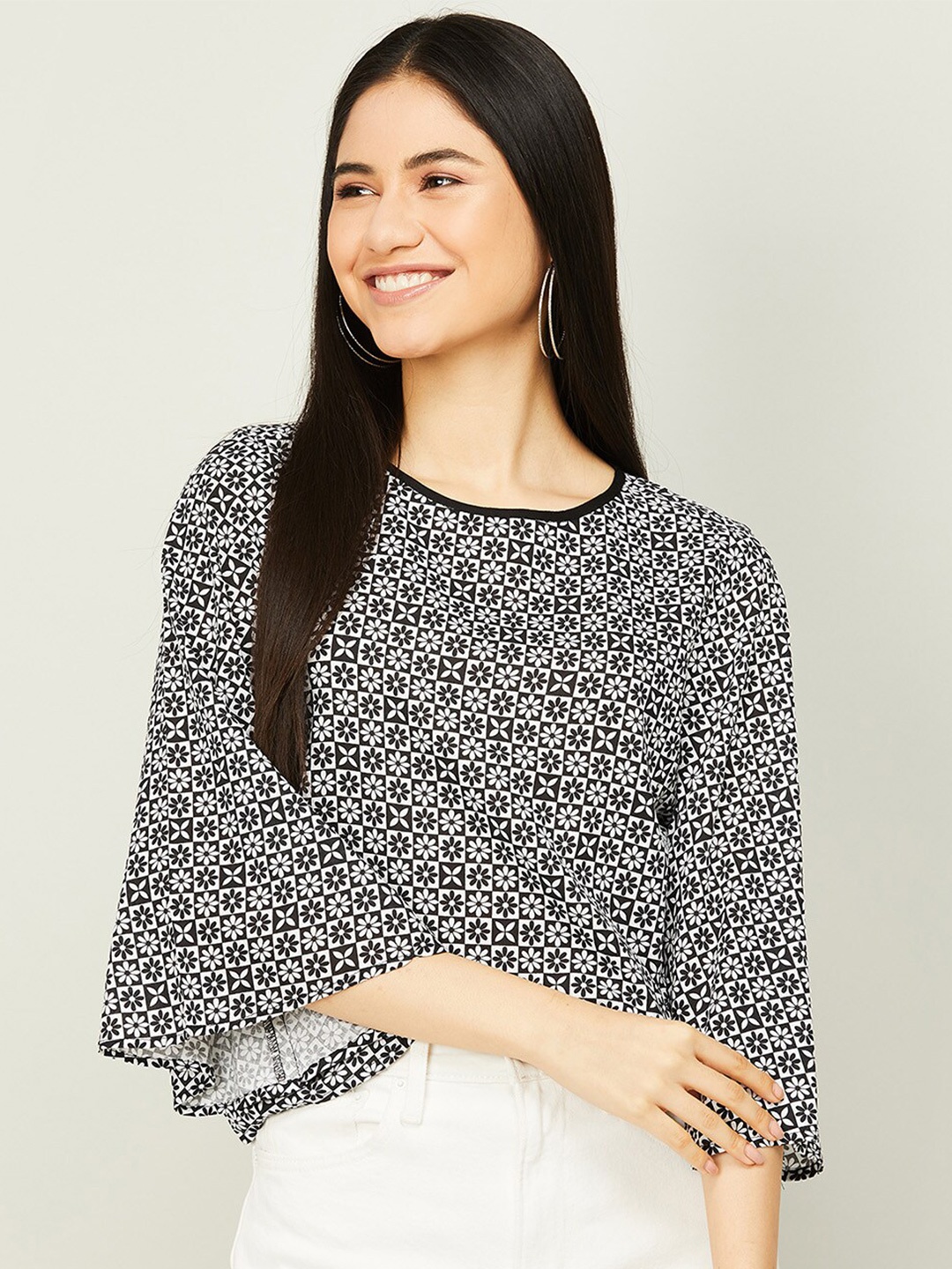 

Fame Forever by Lifestyle Black & White Floral Print Top