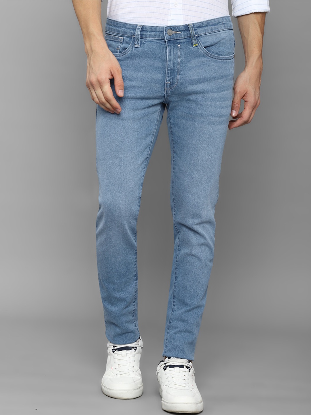 

Allen Solly Sport Men Blue Slim Fit Mildly Distressed Light Fade Pure Cotton Jeans