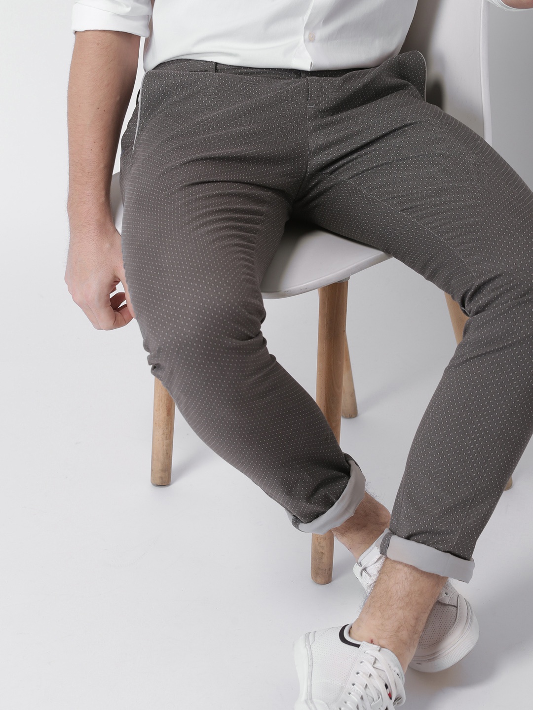 

INVICTUS Men Grey Slim Fit Printed Chinos