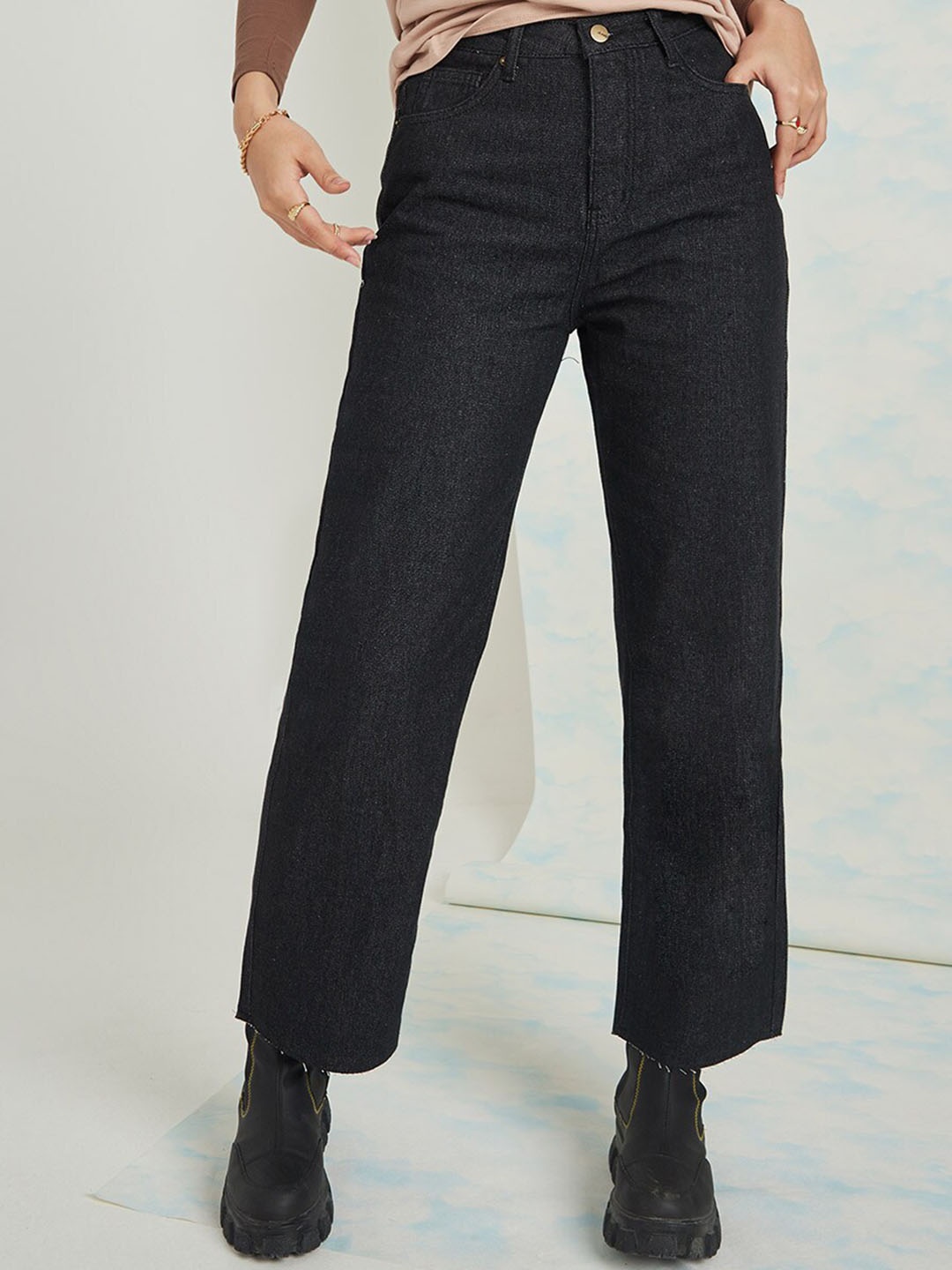 

Styli Women High Rise Straight Leg Jeans with Raw Hem, Black