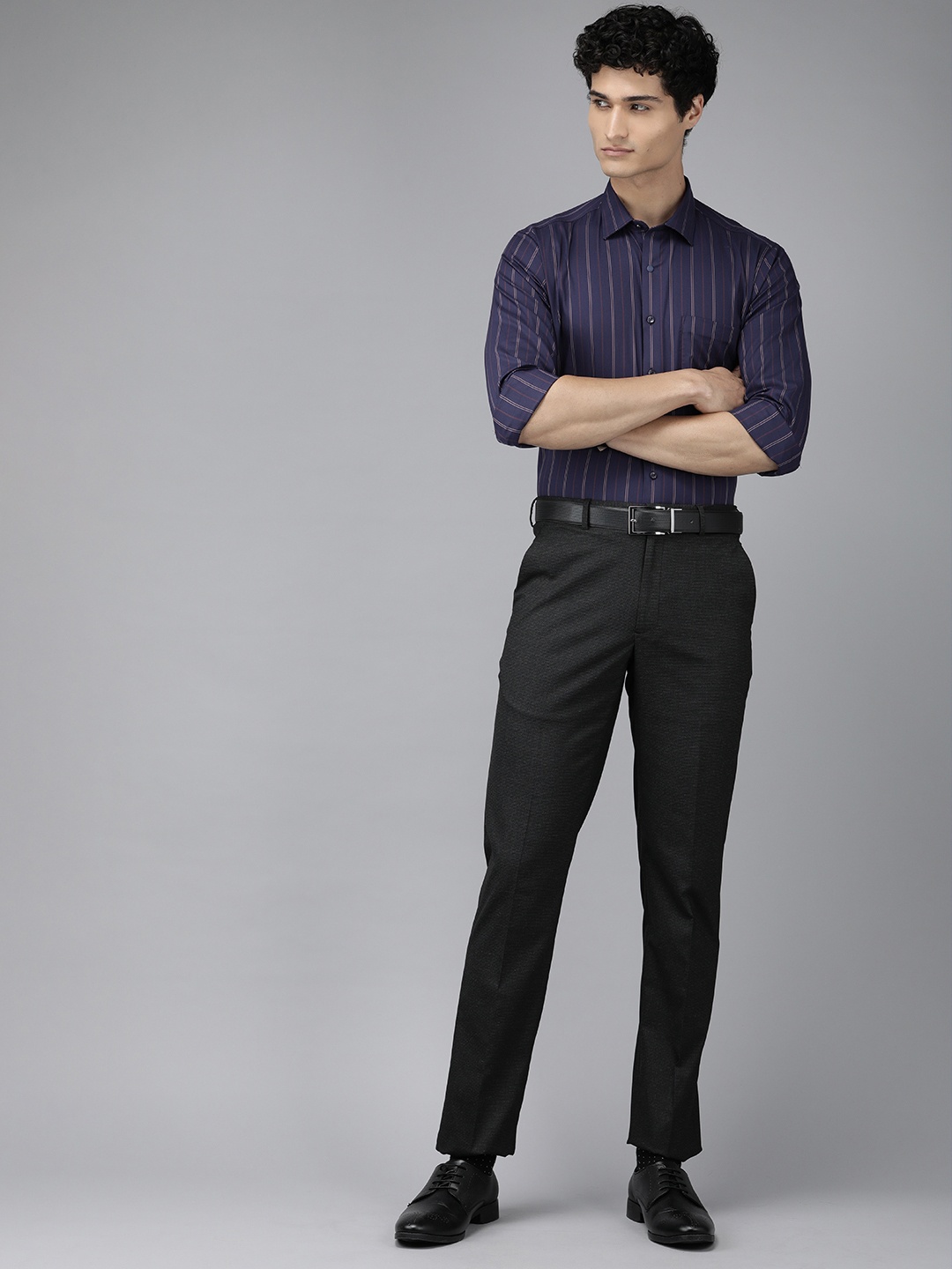 

Van Heusen Men Slim Fit Striped Formal Shirt, Navy blue