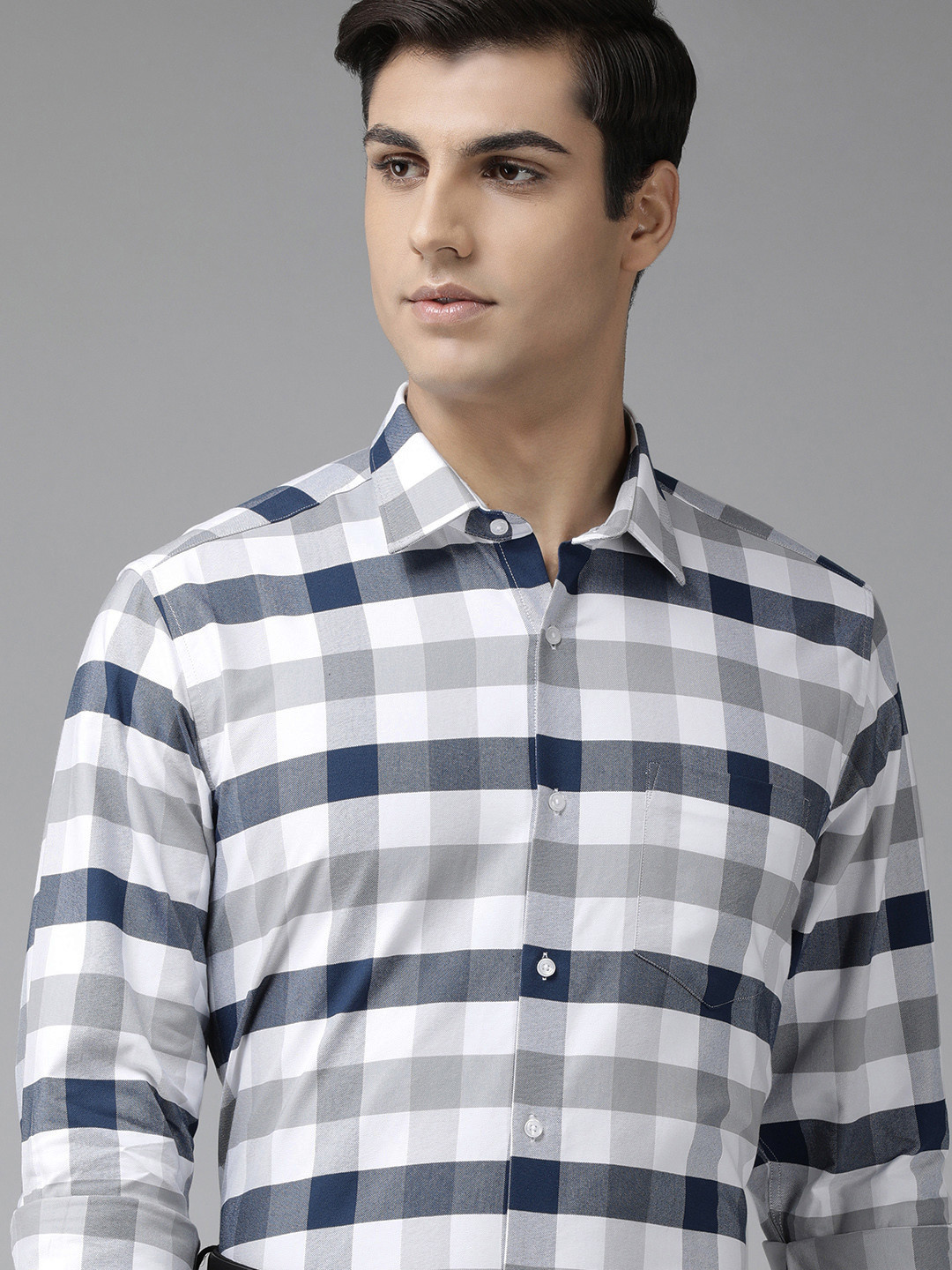

Van Heusen Men Navy Blue Custom Fit Buffalo Checks Opaque Pure Cotton Formal Shirt
