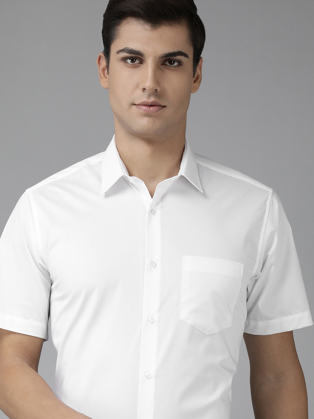 

Van Heusen Men White Custom Fit Solid Formal Shirt