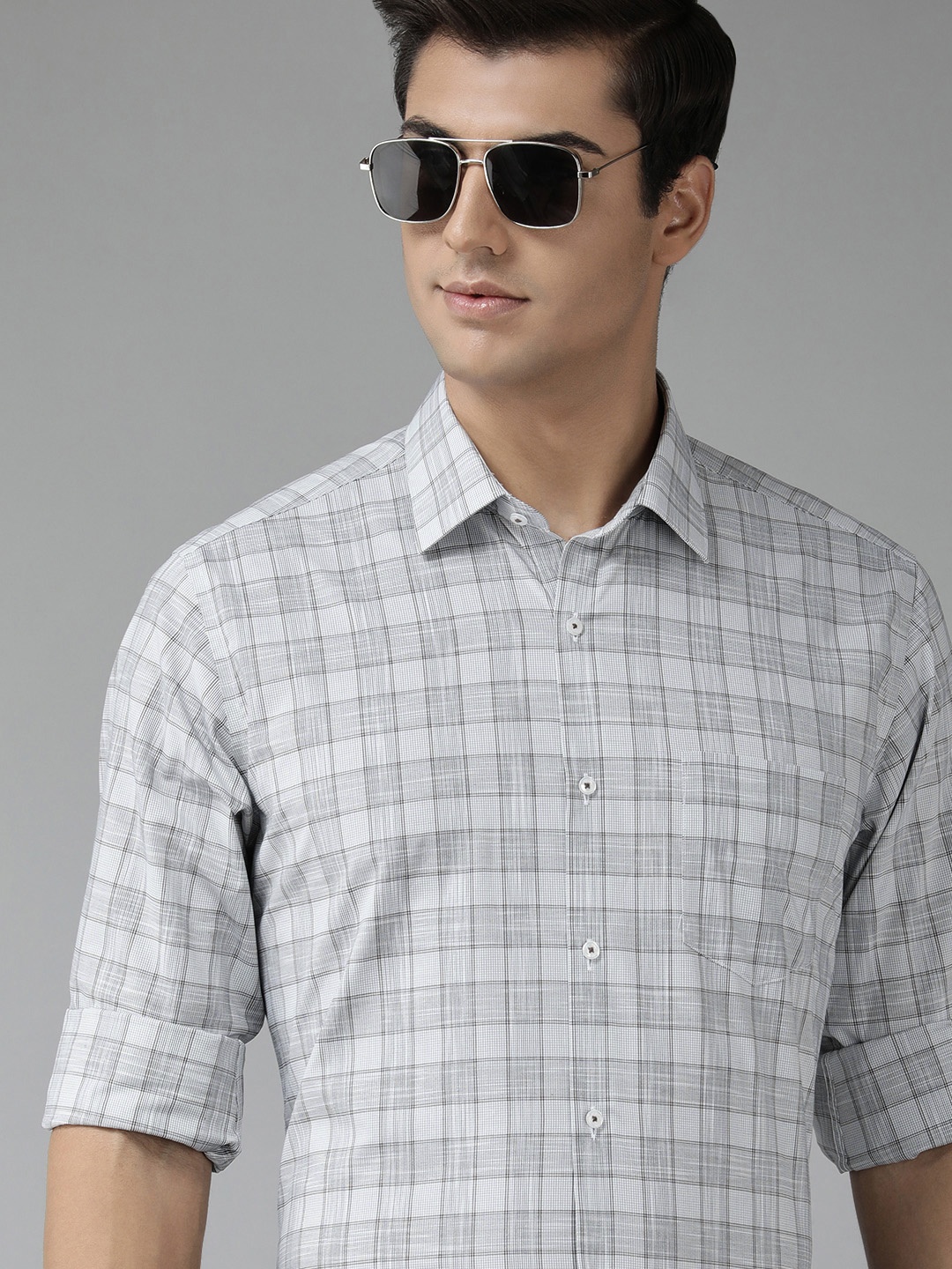 

Van Heusen Men Grey Pure Cotton Custom Fit Checked Formal Shirt