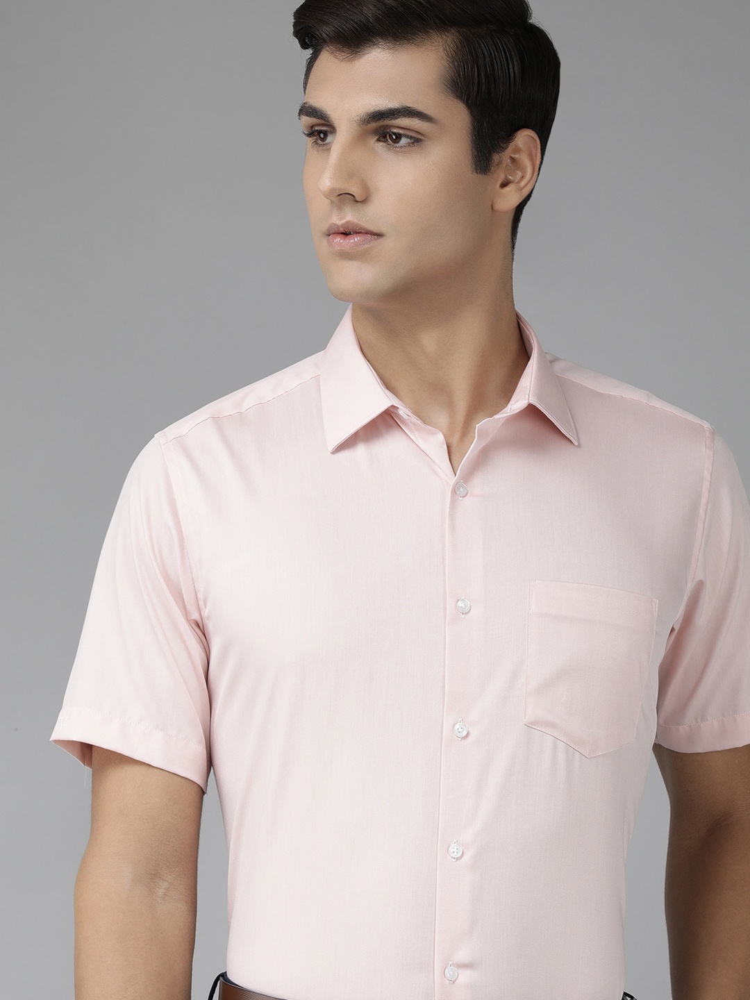 

Van Heusen Men Peach-Coloured Solid Classic Fit Pure Cotton Formal Shirt