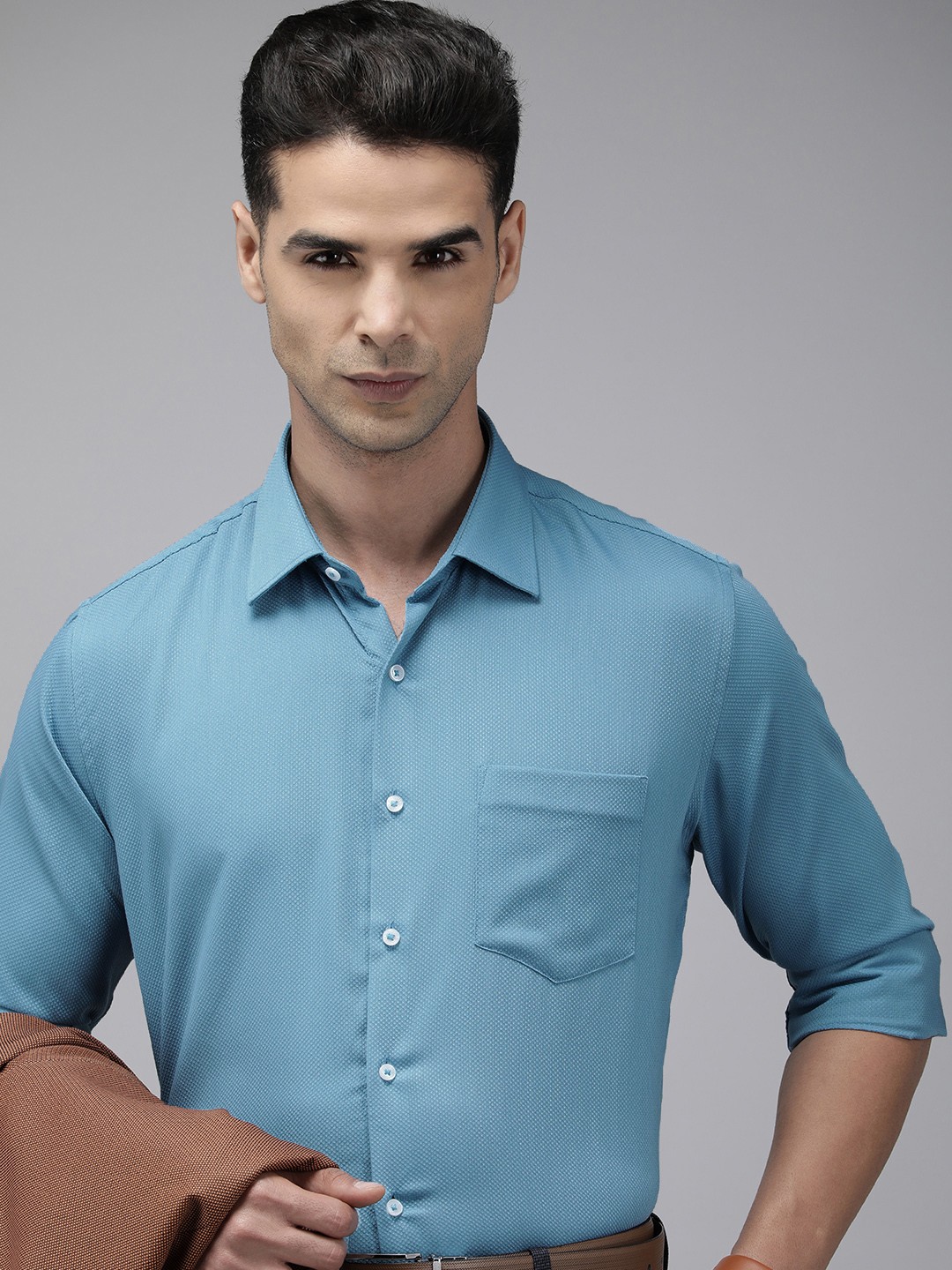 

Van Heusen Men Blue Slim Fit Textured Formal Shirt