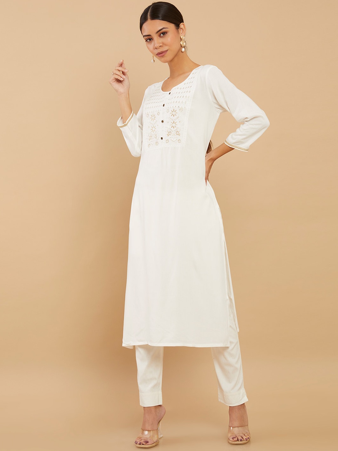 

Soch Women Off White Geometric Embroidered Thread Work Kurta
