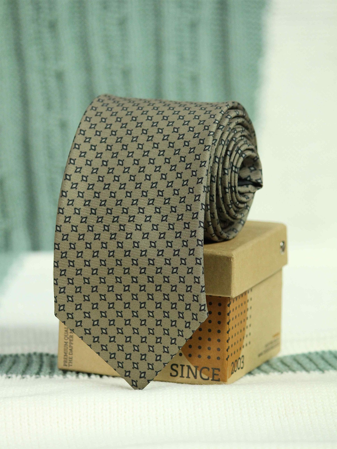 

Tossido Men Bronze-Toned Printed Broad Tie