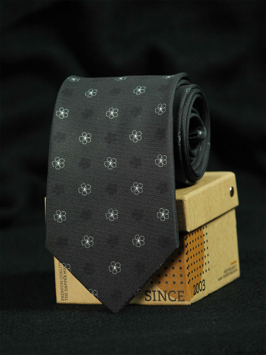

Tossido Men Grey & Off White Printed Broad Tie
