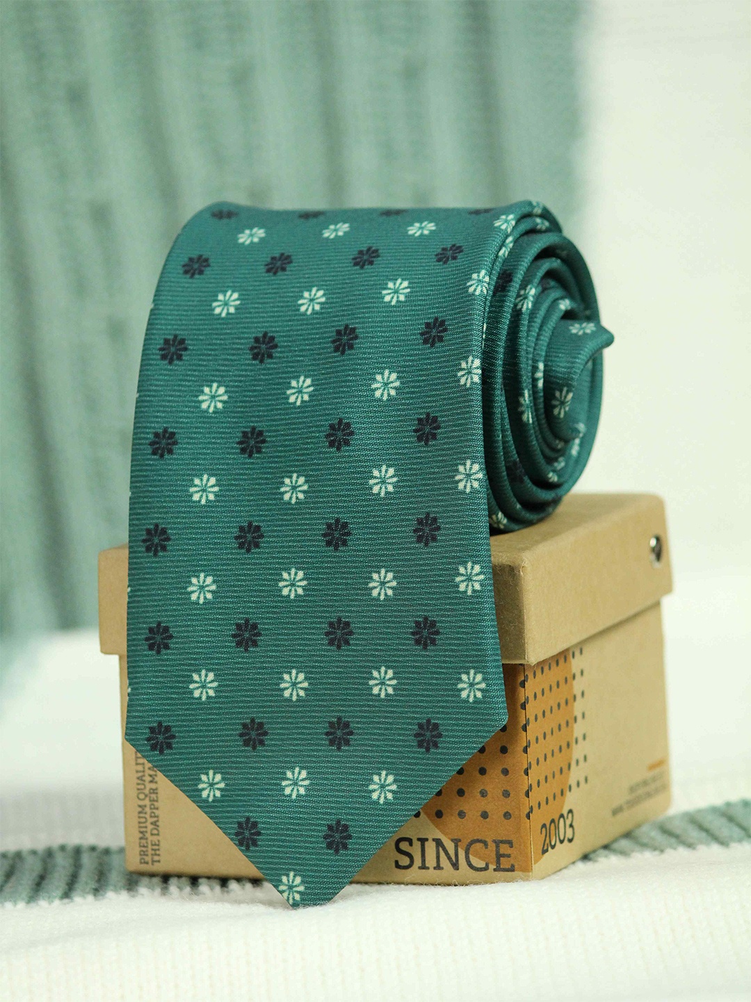

Tossido Men Green & White Printed Broad Tie