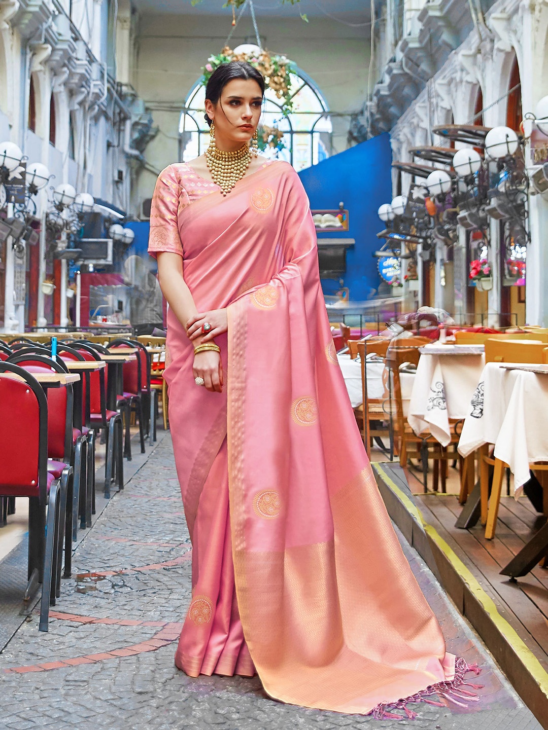 

elora Pink & Gold-Toned Floral Silk Blend Banarasi Saree