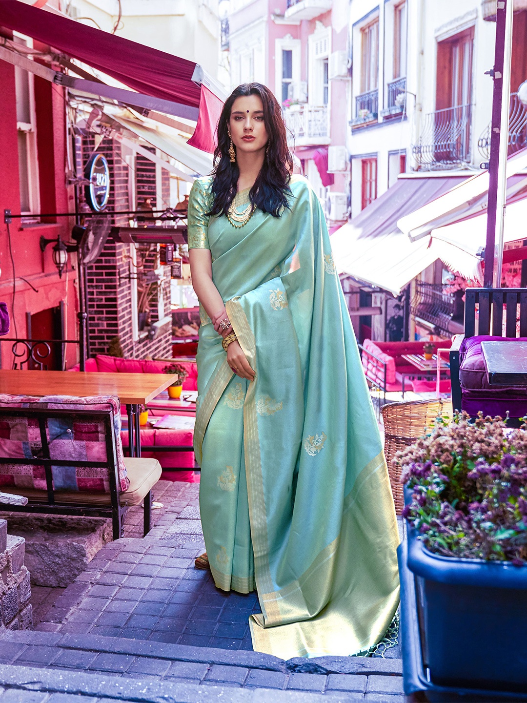

elora Turquoise Blue & Gold-Toned Floral Zari Silk Blend Banarasi Saree