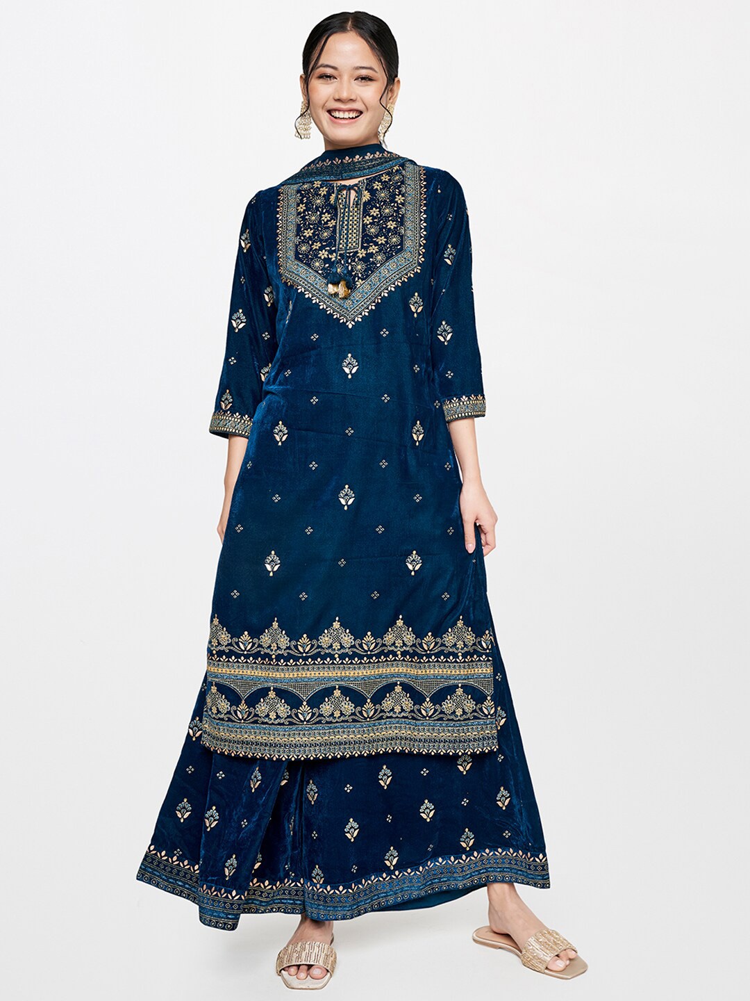 

Global Desi Women Green & Gold-Toned Printed Palazzos