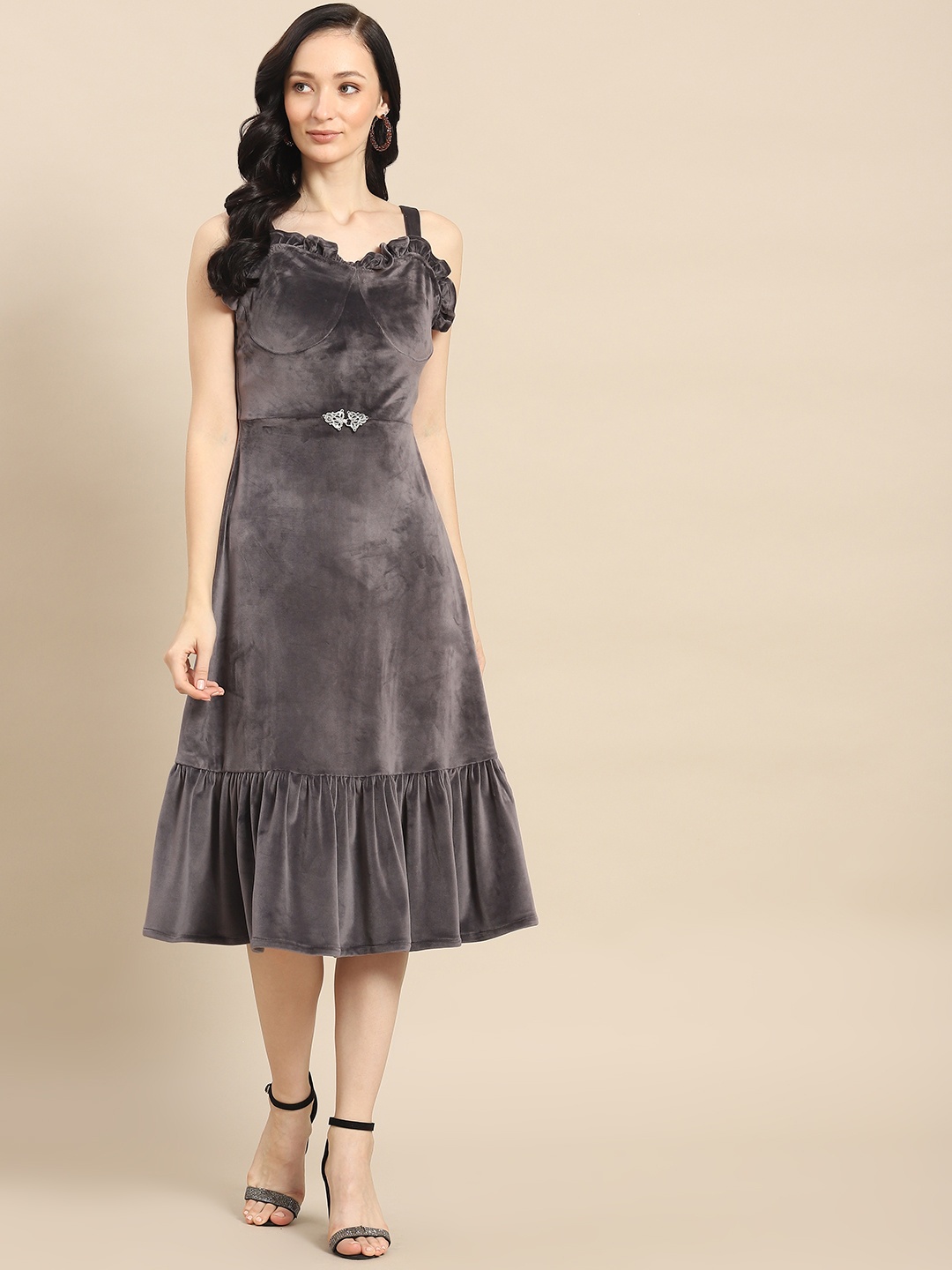 

WoowZerz Grey Solid Velvet Midi Fit & Flare Dress