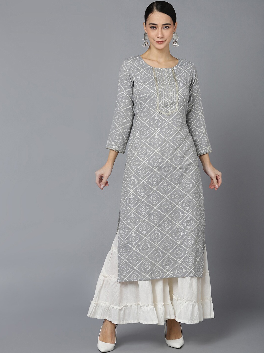 

AHIKA Women Grey & White Geometric Printed Gotta Patti Kurta