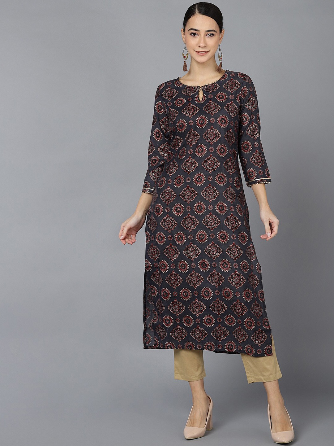 

AHIKA Women Black & Red Ethnic Motifs Printed Keyhole Neck Kurta