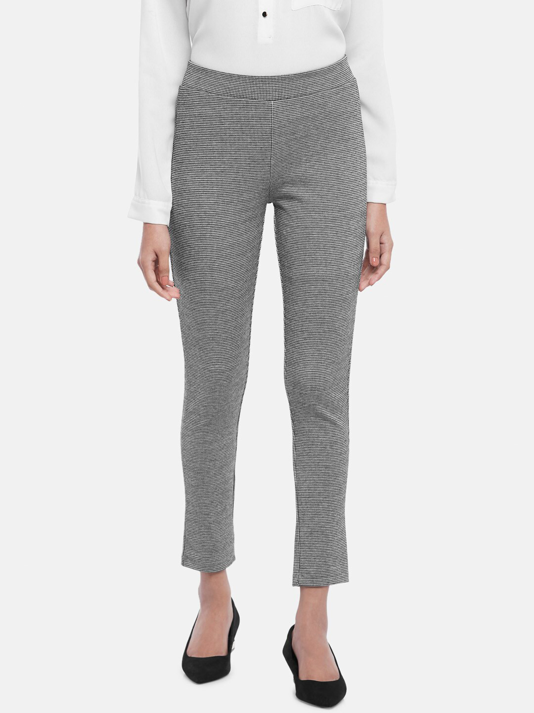 

Annabelle by Pantaloons Women Black & White Skinny Fit Printed Woven Jeggings