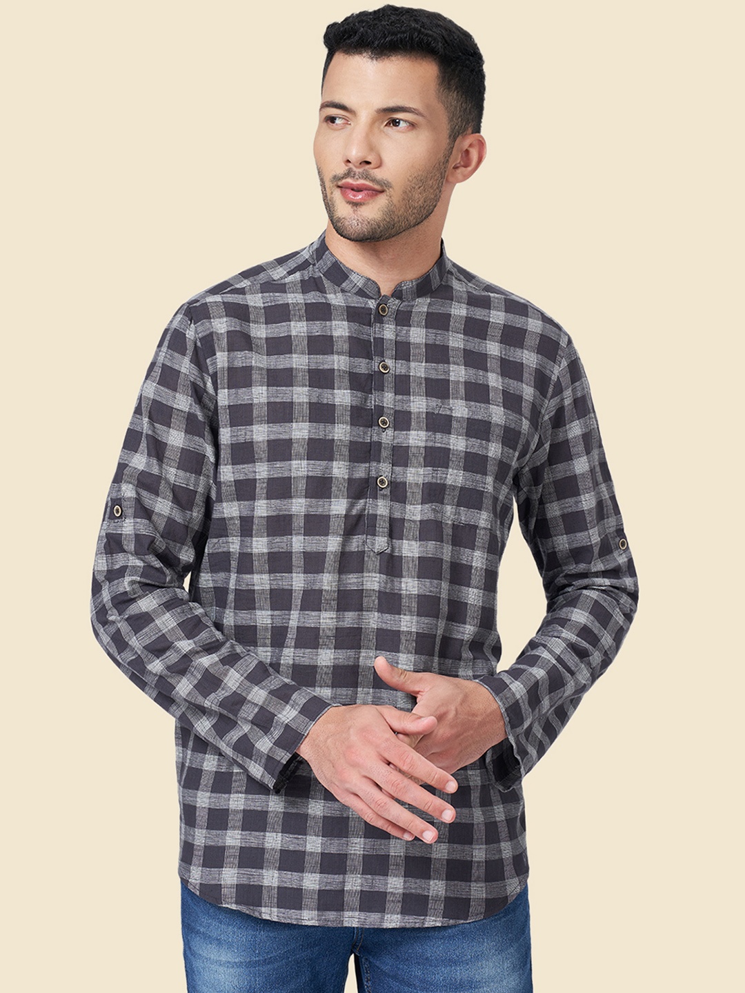 

indus route by Pantaloons Men Black Checked Mandarin Collar Kurta