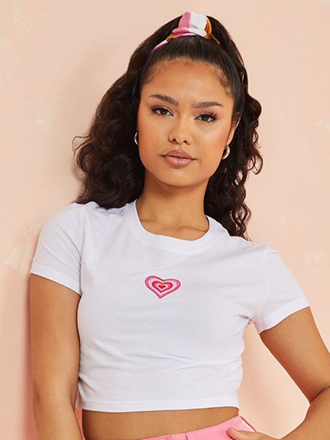 

Styli Women White & Red Short Sleeves Heart Graphic Crop T-shirt