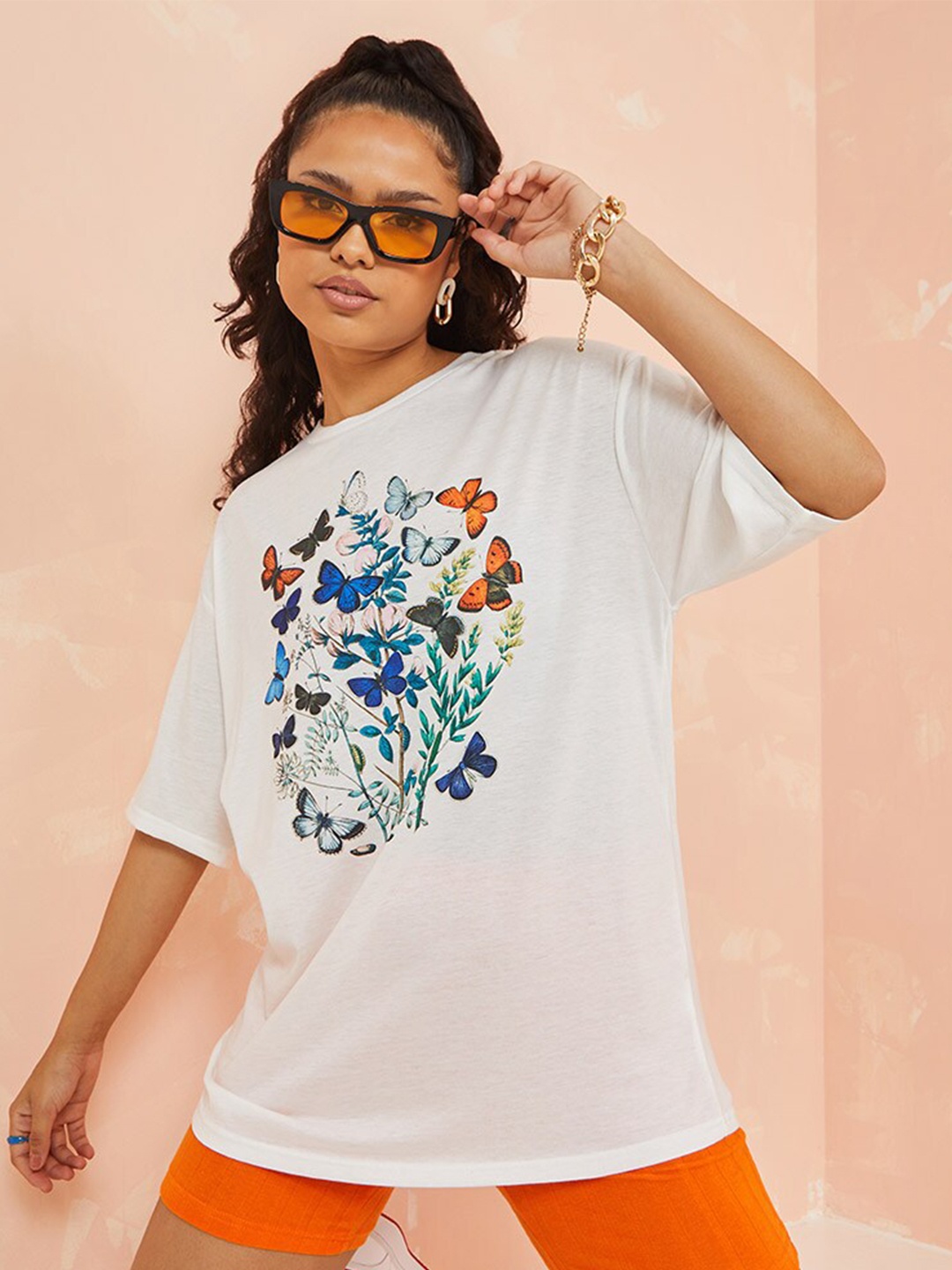 

Styli Women White Short Sleeves Butterfly Graphic Oversized Longline T-shirt