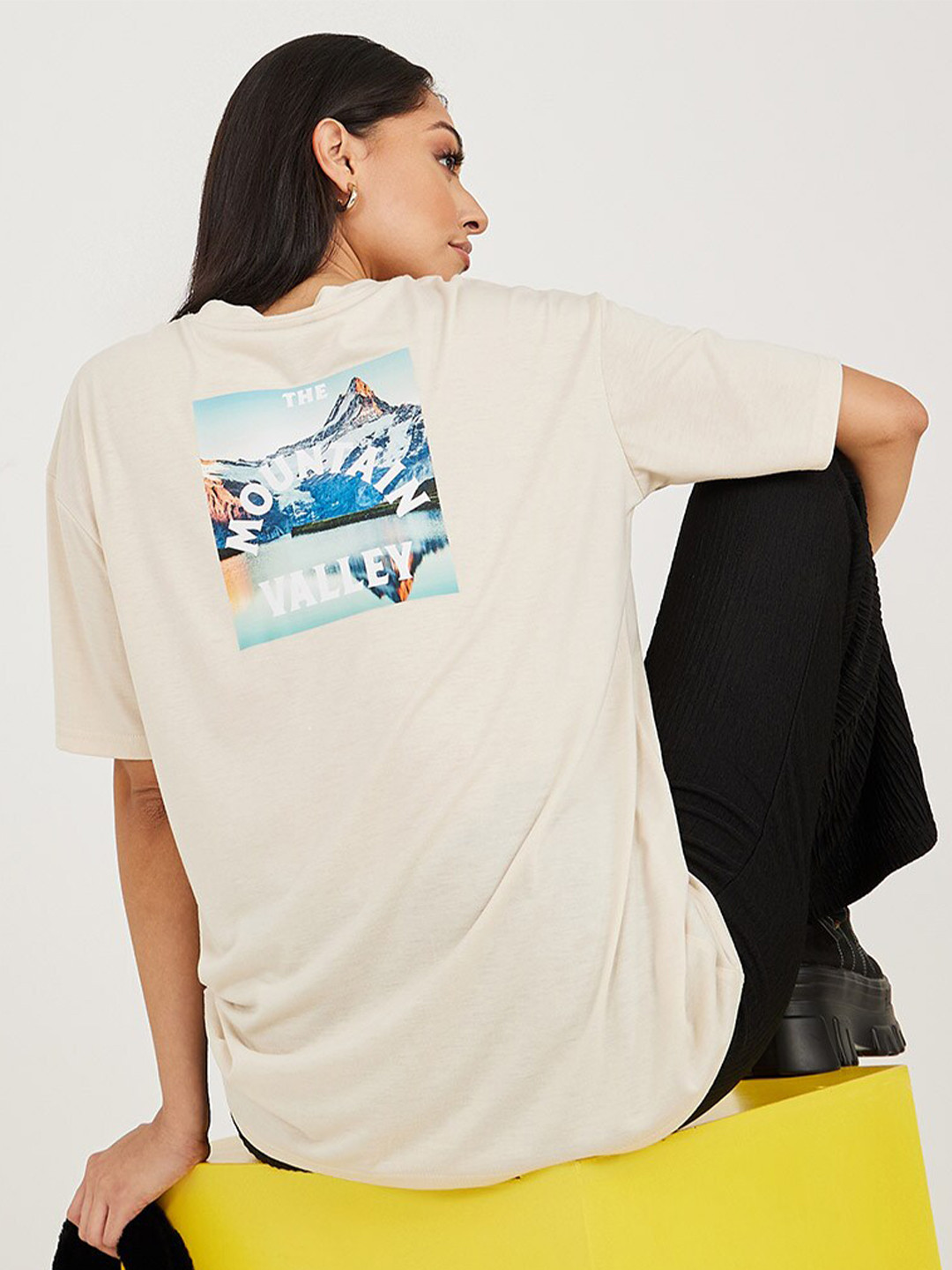 

Styli Women Beige Short Sleeves Mountain Valley Back Graphic Oversized Longline T-shirt