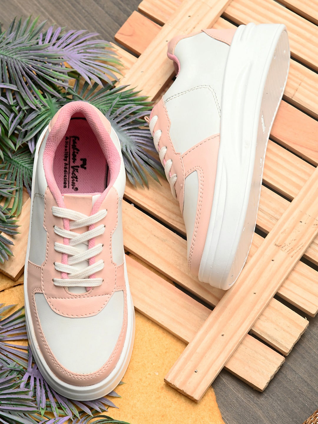 

Fashion Victim Women White Colourblocked Sneakers
