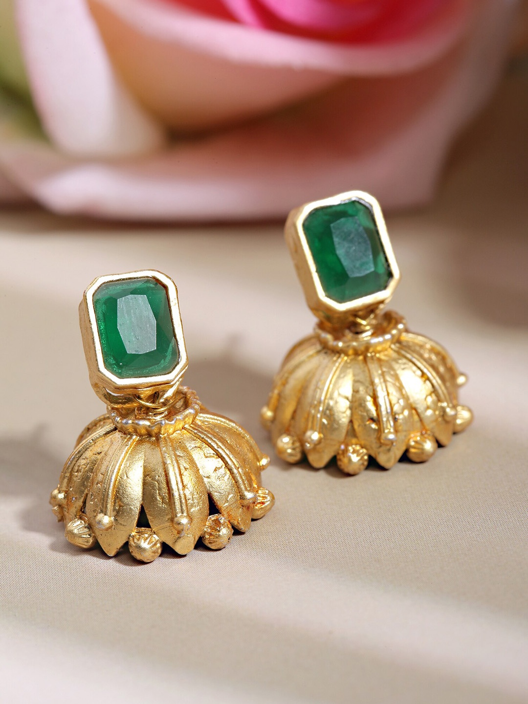 

KARATCART Women Green Contemporary Studs Earrings