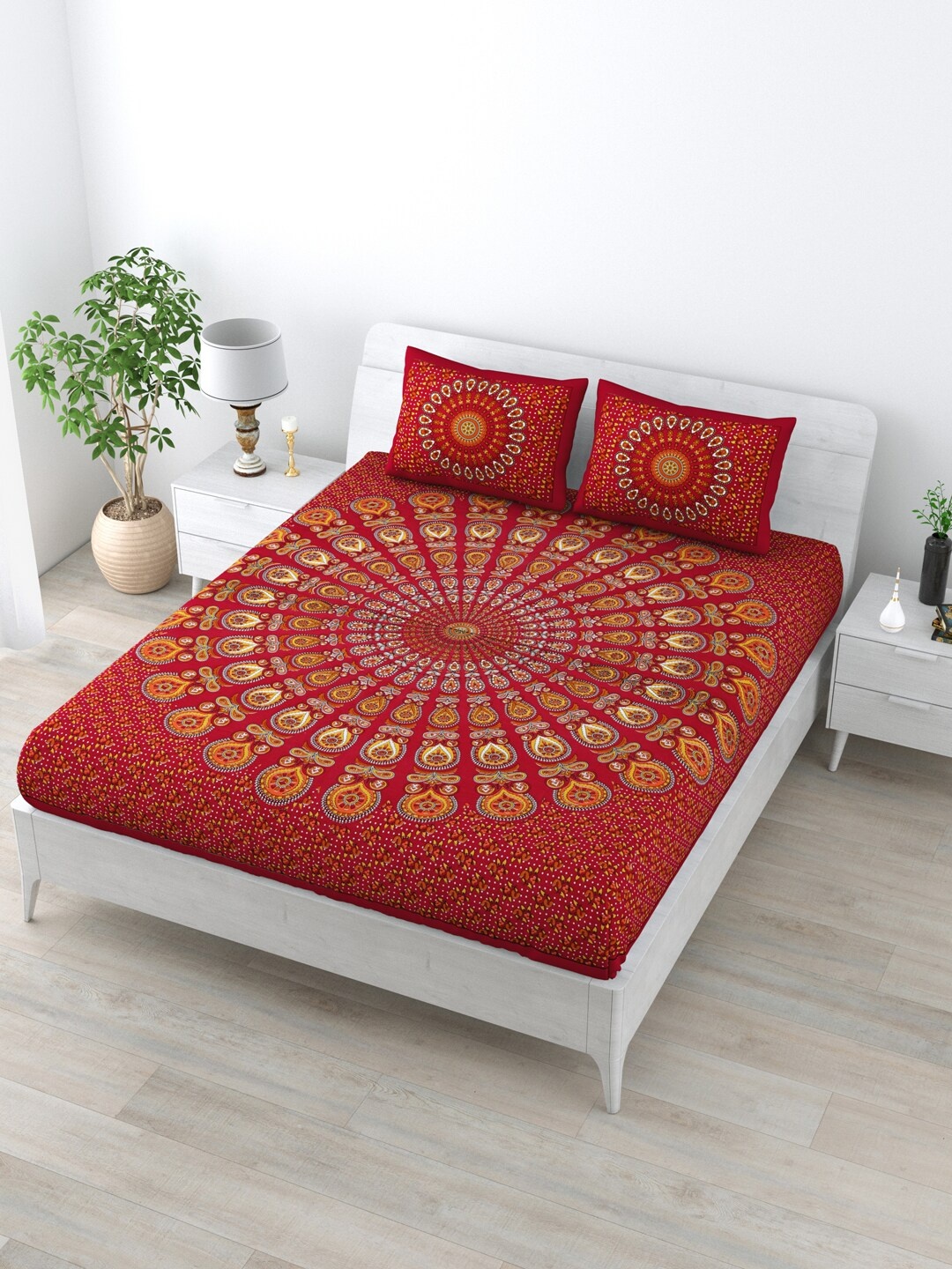 

LIVING ROOTS Maroon & Yellow Ethnic Motifs 144 TC Queen Bedsheet with 2 Pillow Covers
