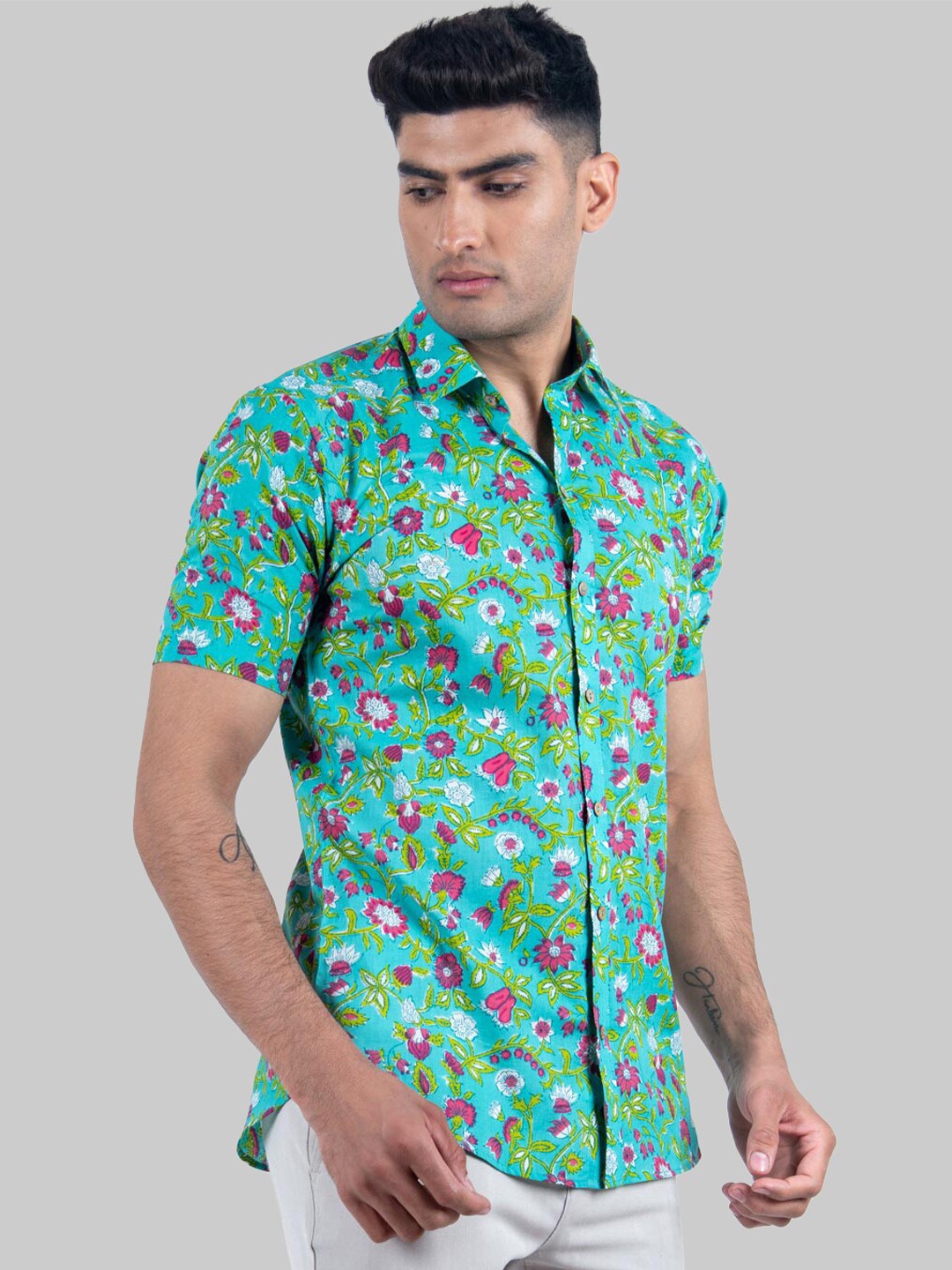 

Tistabene Men Green Conversational Printed Casual Shirt