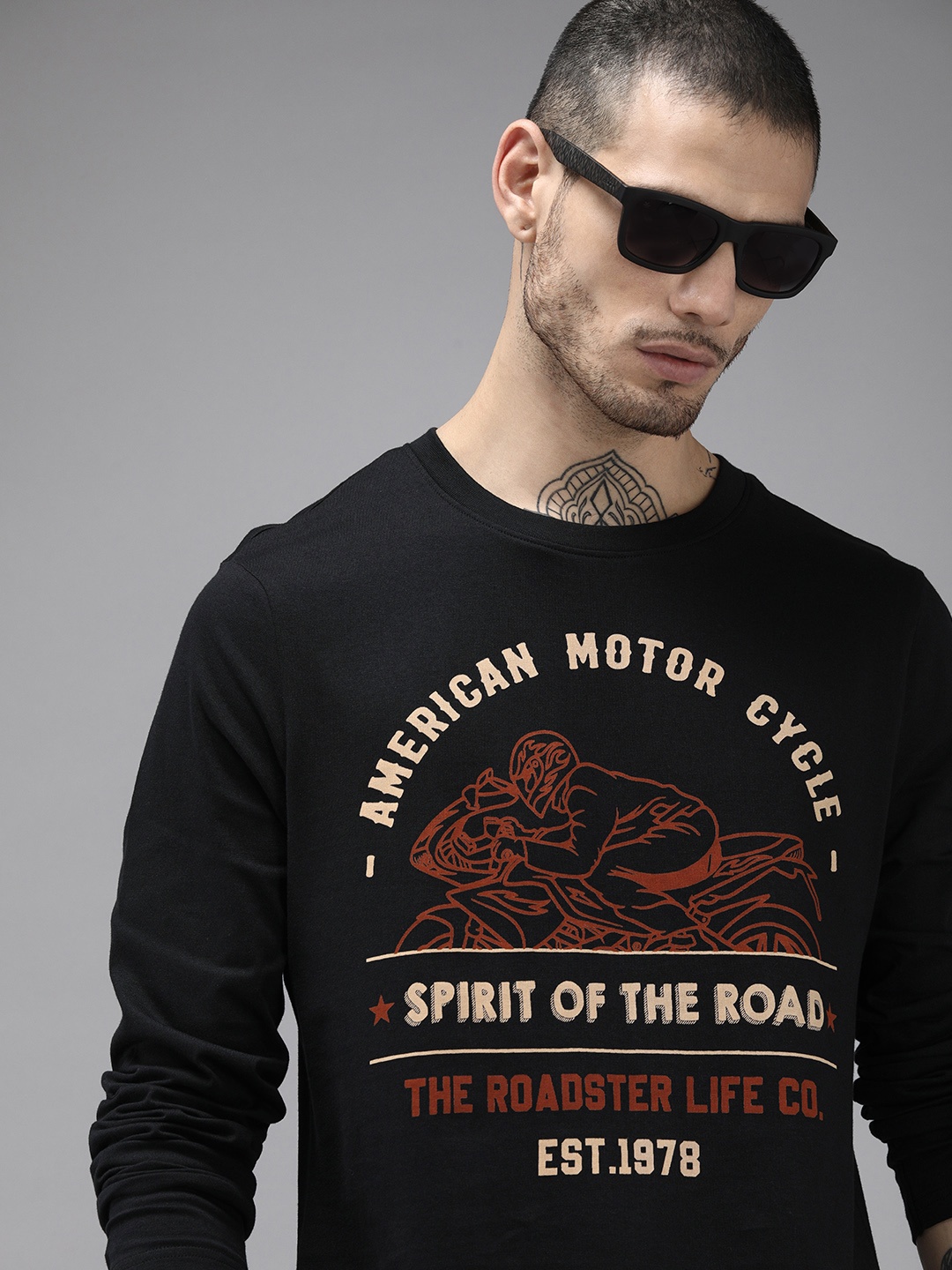 

Roadster Men Black Typography Printed Pure Cotton T-shirt