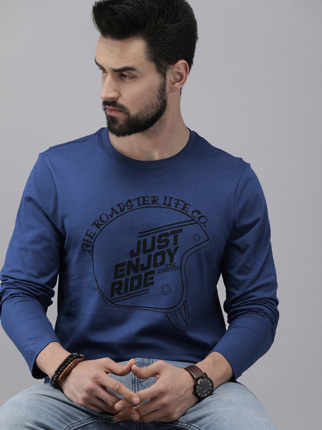 

Roadster Men Blue & Black Typography Printed T-shirt