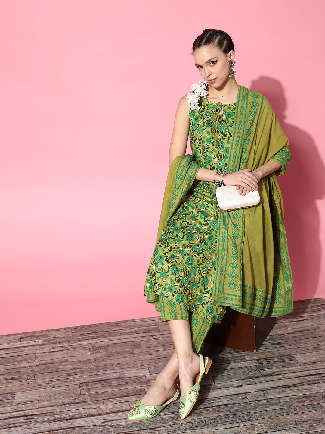 

HERE&NOW Green Print Mix Tie-Up Neck Kurta with Trousers & Dupatta