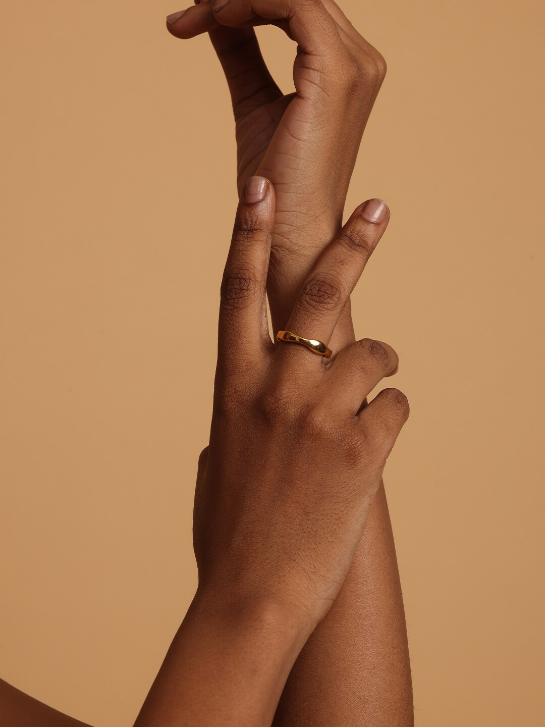 

PALMONAS 18k Gold-Plated Band Finger Ring