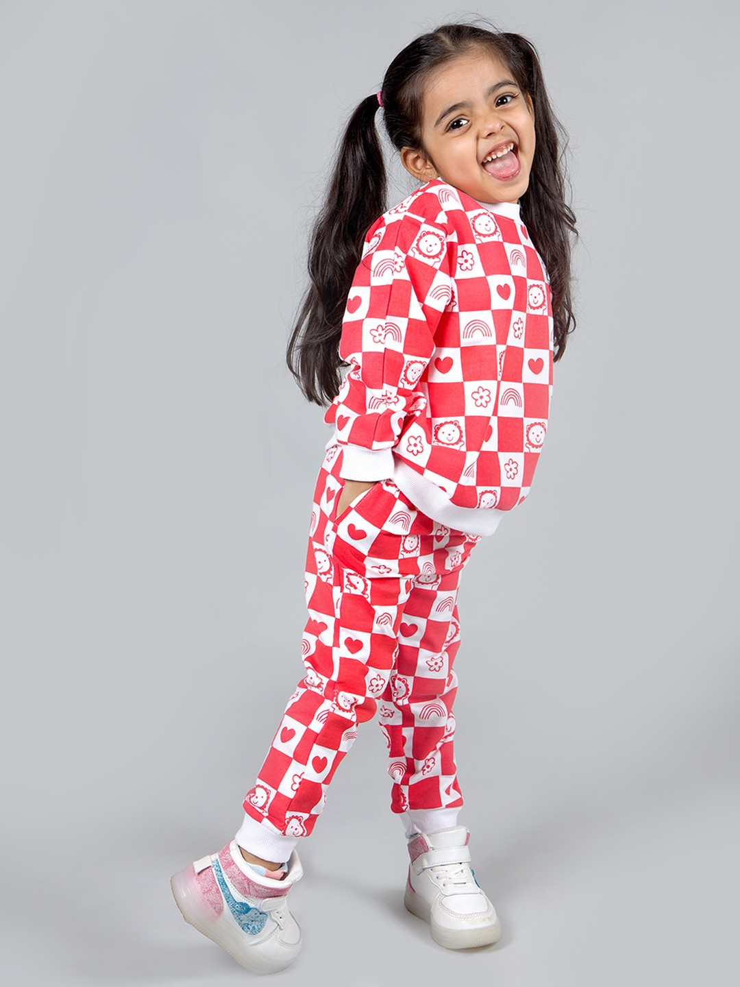 

Cuddles for Cubs Unisex Kids Red & White Printed T-shirt with Pyjamas