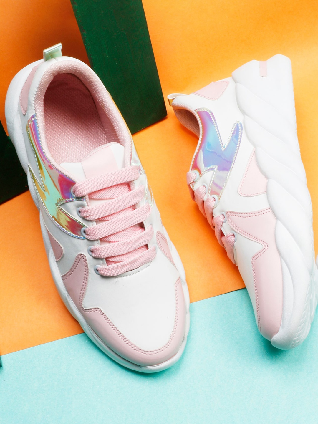

XE Looks Women Pink Colourblocked Sneakers