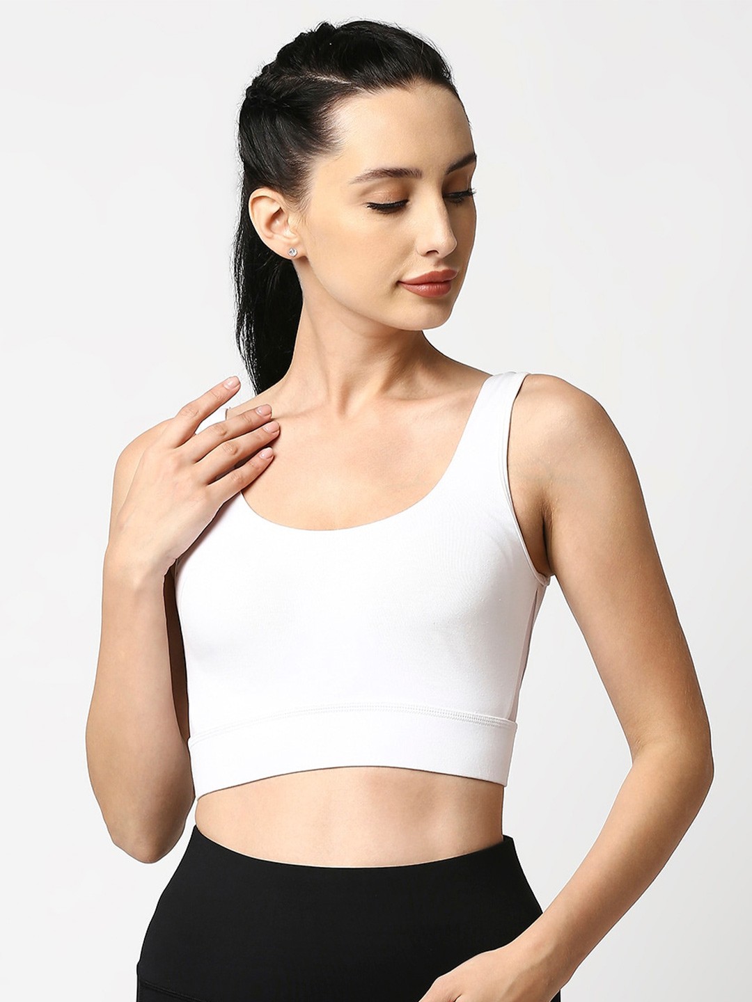 

SOIE Full Coverage Medium Impact Non Padded Non Wired Long Line Sports Bra, White